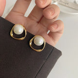 Round Pearl Stud Earring for Women Classic Simple Geometric Irregular Earring Jewelry Trendy Elegant Party Accessories